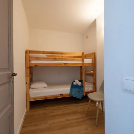 Rare! 2-br Seafront Lägenhet *